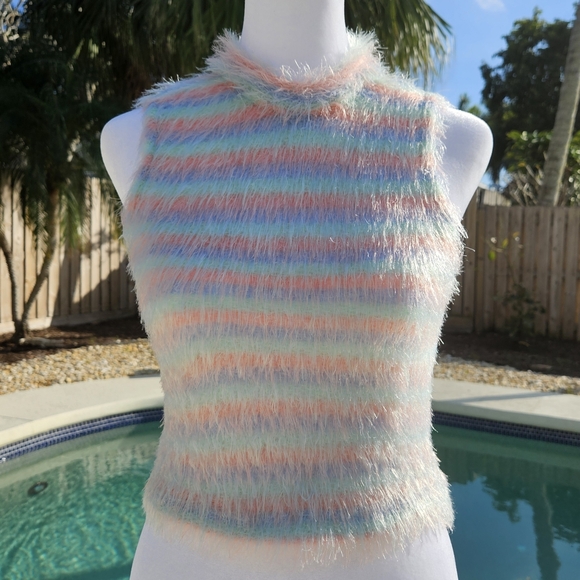 NEW Bershka Fuzzy Sleeveless Knit Crop Top Size S Knit Pastel Girlhoodcore - Picture 2 of 13